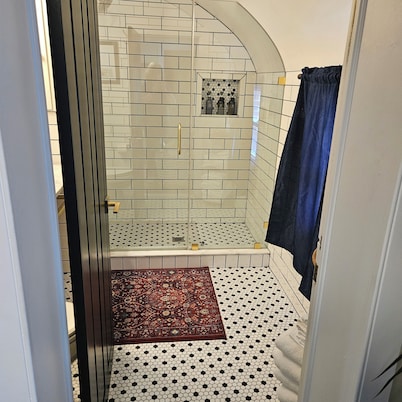 Spacious Private Guest Suite near Colgate