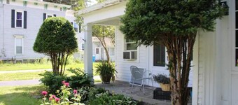 Spacious Private Guest Suite near Colgate