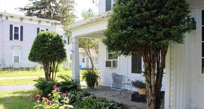 Spacious Private Guest Suite near Colgate