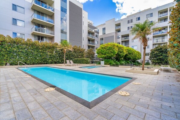 Pool - Tranquil 2BR APT - Glebe Park View (Canberra)