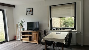 Dining - Ferienhaus mit 4 Wohneinheiten für Gruppen! Hunde Willkommen! (Cuxhaven)