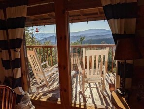 Interior - Time to book for spring break! (Sevierville)