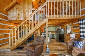 Living area - 6 Miles from Parkway! (Sevierville)