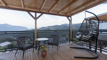 Deluxe Bungalow, 1 King Bed, Hot Tub, Mountain View | Terrace/patio