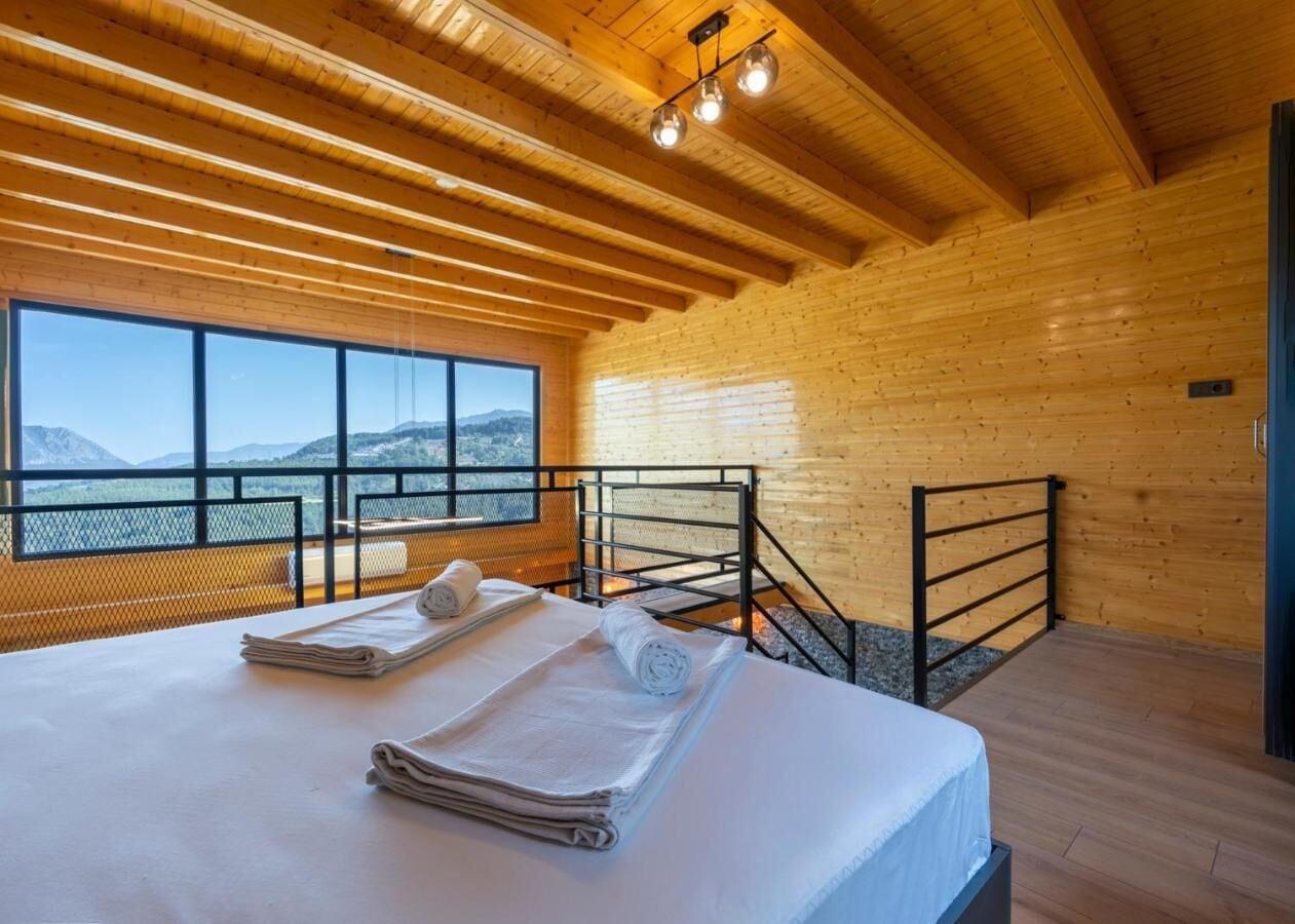 1 bedroom, hypo-allergenic bedding, laptop workspace, free WiFi