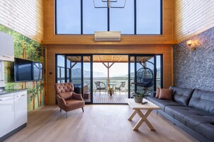 Deluxe Bungalow, 1 King Bed, Hot Tub, Mountain View | 1 bedroom, laptop workspace, free WiFi