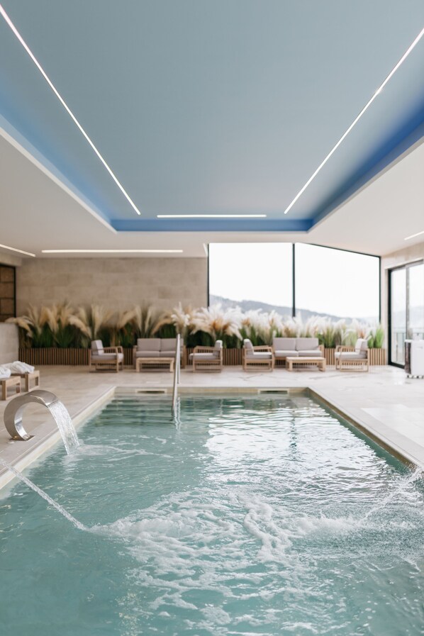 Piscine couverte, piscine extérieure