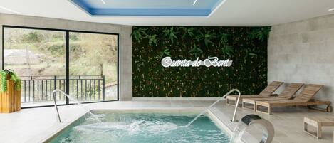 Piscina interna, piscina externa