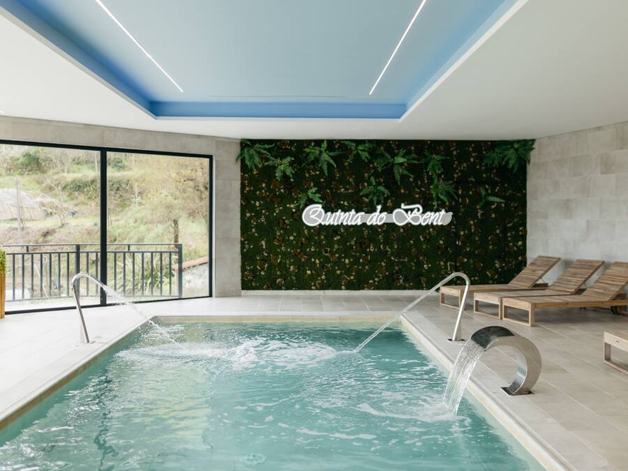 Kolam renang tertutup, kolam renang terbuka