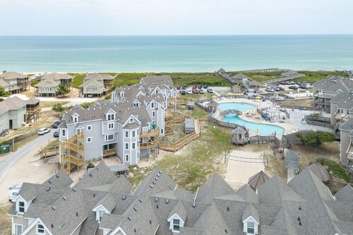 Family-friendly condo with ocean and pool views from covered deck!