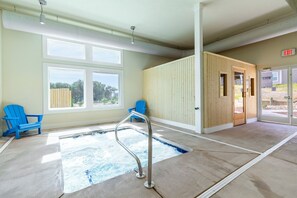 Interior - Family-friendly condo with ocean and pool views from covered deck! (Duck)