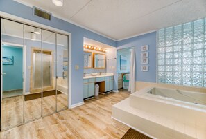 Towels - Oceanfront condo in Nags Head w/ community pool just steps to the sand! (South Nags Head)