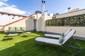 Outdoor dining - Barrio latina con terraza (Latina Toledo Ático I) (Madrid)