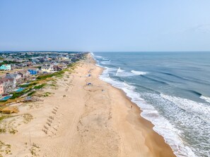 On the beach - Nags Head vacation rental steps from the beach with rec room! (Nags Head)