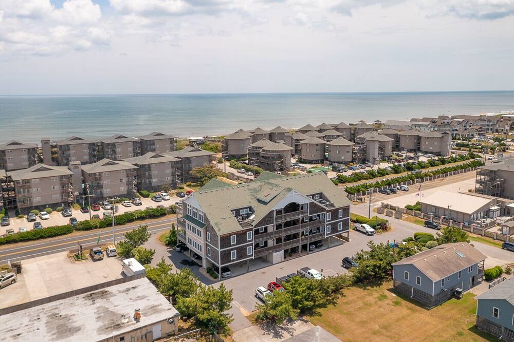 Well appointed condo just steps to the beach in Kill Devil Hills!