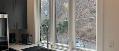 Microondas, horno, parrilla de estufa y lavavajillas