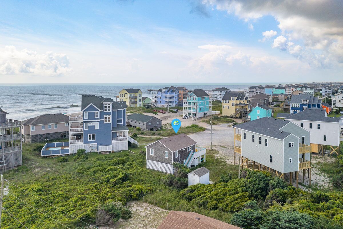Quaint OBX beach house with sunrise and sunset views!