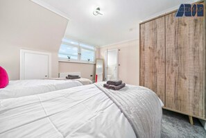 4 Schlafzimmer, Bügeleisen/Bügelbrett, kostenloses WLAN, Bettwäsche