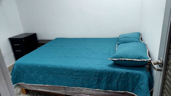 1 غرفة نوم ومكواة/لوح كي وواي فاي وملاءات أسرّة