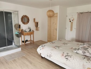 1 dormitorio, cuna de viaje, wifi y ropa de cama