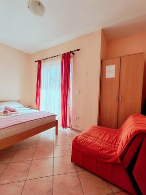 1 bedroom, WiFi, bed sheets