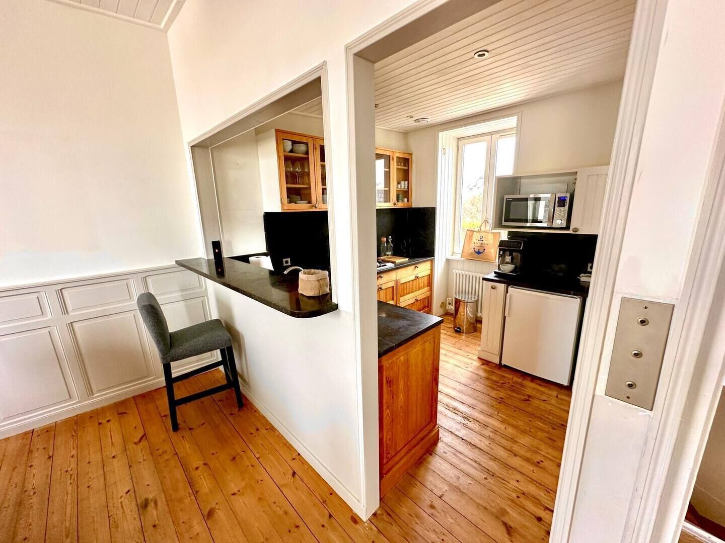 Geladeira, micro-ondas, fogão, cooktop