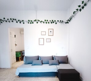 Comfort Apartment, Accessible, Courtyard View | Living area - Holiday Pension Anna (Corfu)