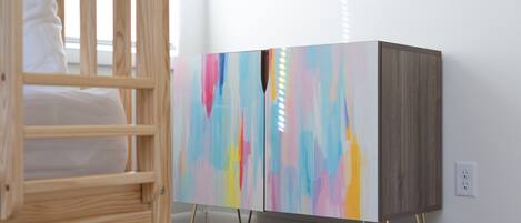 3 chambres, bureau, fer et planche à repasser, lit parapluie