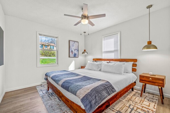 3 bedrooms, desk, iron/ironing board, travel crib