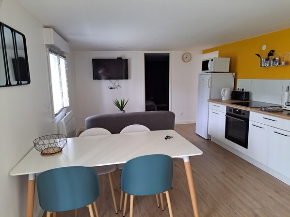 Interior - Appartement Refait à Neuf Tout Équipé en RDC Avec Jardin Terrasse ,barbecue (Avrillé)