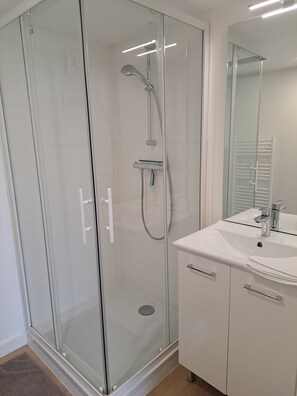 Toallas y papel de baño 