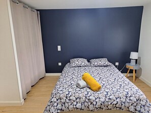2 bedrooms, desk, iron/ironing board, travel crib - Appartement Refait à Neuf Tout Équipé en RDC Avec Jardin Terrasse ,barbecue (Avrillé)