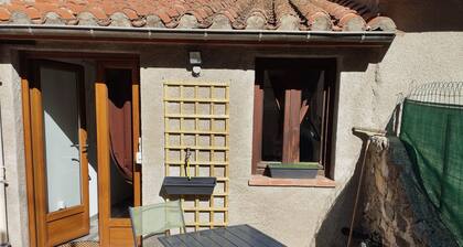 Aux pieds des Remparts