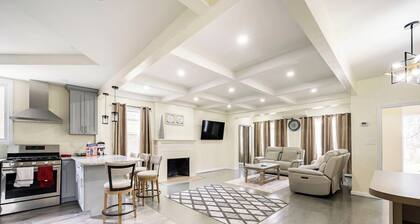 City Escape –Steps to Subway, 10 Min to JFK/LGA, Manhattan in Minutes + Parking!