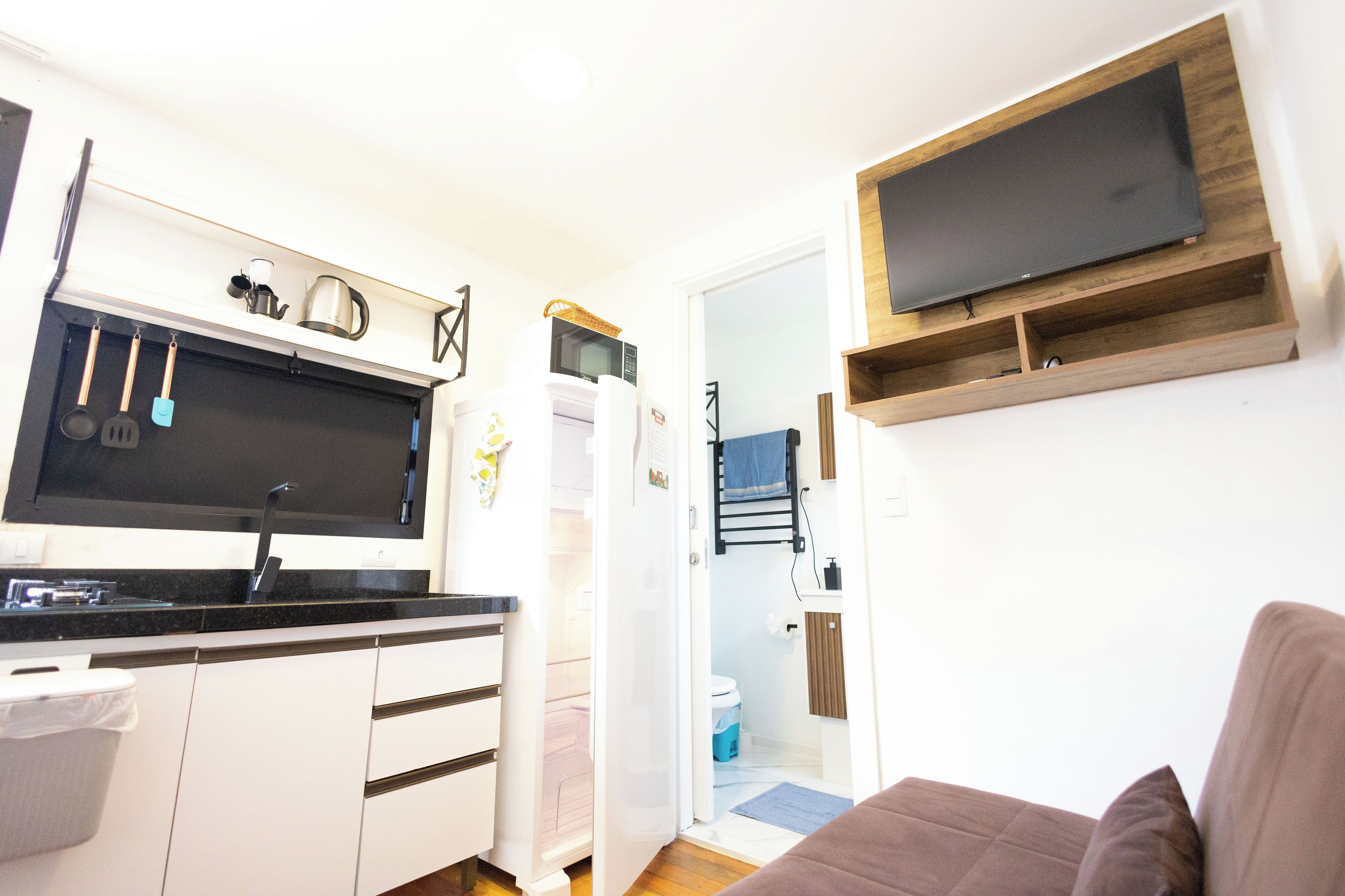 Full-sized fridge, microwave, stovetop, electric kettle