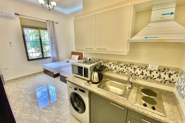 Estúdio conforto, 2 camas de solteiro, para não fumantes, vista para o jardim | Cozinha privada | Geladeira, micro-ondas, cooktop, chaleira elétrica