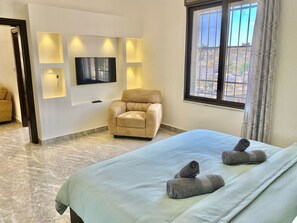 Luxury Studio, 1 King Bed, Non Smoking, Mountain View | Laptop workspace, blackout drapes, soundproofing, iron/ironing board - Villa Mira Guesthouse - Downtown Amman (Amman)