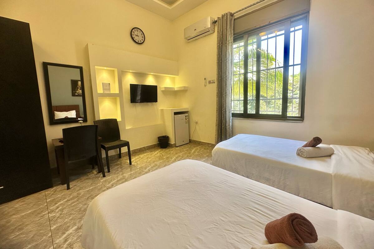 Comfort Studio, 2 Twin Beds, Non Smoking, Garden View - 15 - Studio No. 8 | Laptop workspace, blackout curtains, soundproofing, iron/ironing board