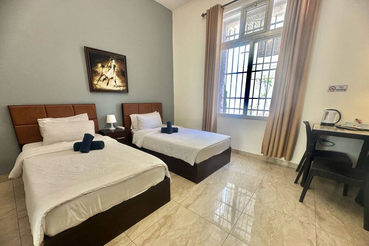 Comfort Studio, 2 Twin Beds, Non Smoking - 15 - Studio No. 2 | Laptop workspace, blackout curtains, soundproofing, iron/ironing board