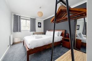 1 bedroom, desk, iron/ironing board, internet