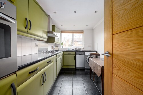 GuestReady - Balcony Nest London