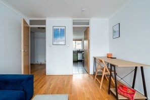 Interior - GuestReady - Balcony Nest London (London)