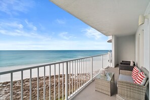 Condo, 2 Bedrooms, Beach View (715A) | Pemandangan dari bilik