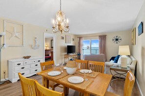 Condo, 2 Bedrooms, Beach View (715A) | In-room dining