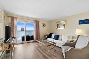 Condo, 2 Bedrooms, Beach View (715A) | Living area