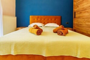 1 bedroom, WiFi, bed sheets - 1BR House - ELEGANCE SUITES (Plataria)