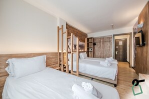 컴포트 트리플룸 | 객실 내 금고, 책상, 무료 WiFi, 침대 시트