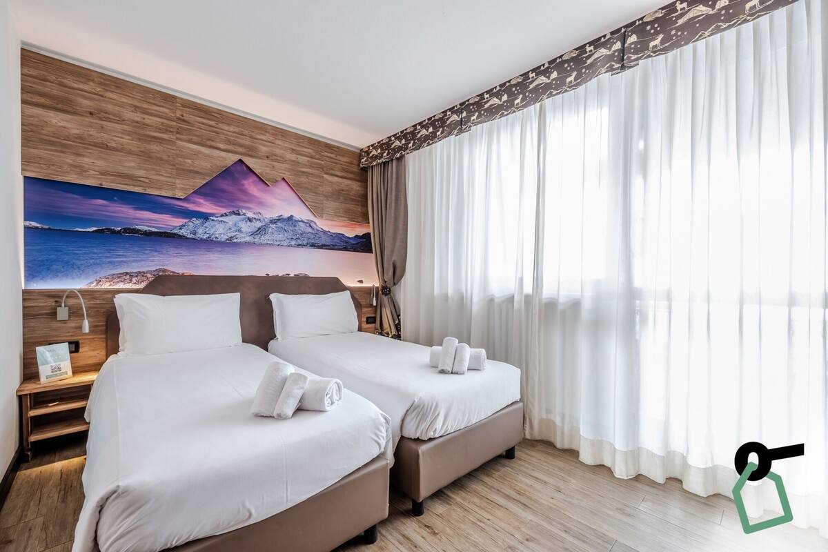 Caja fuerte, escritorio, wifi gratis y ropa de cama