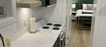Downtown Stratford’s Luxury 2 BDR Suite with Kitchen *BRAND NEW*