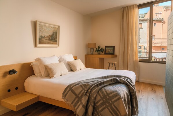 Signature Double Room, City View | In-room safe, individually decorated, individually furnished, free WiFi - Le Saint Hubert (Saint-Saturnin-les-Apt)